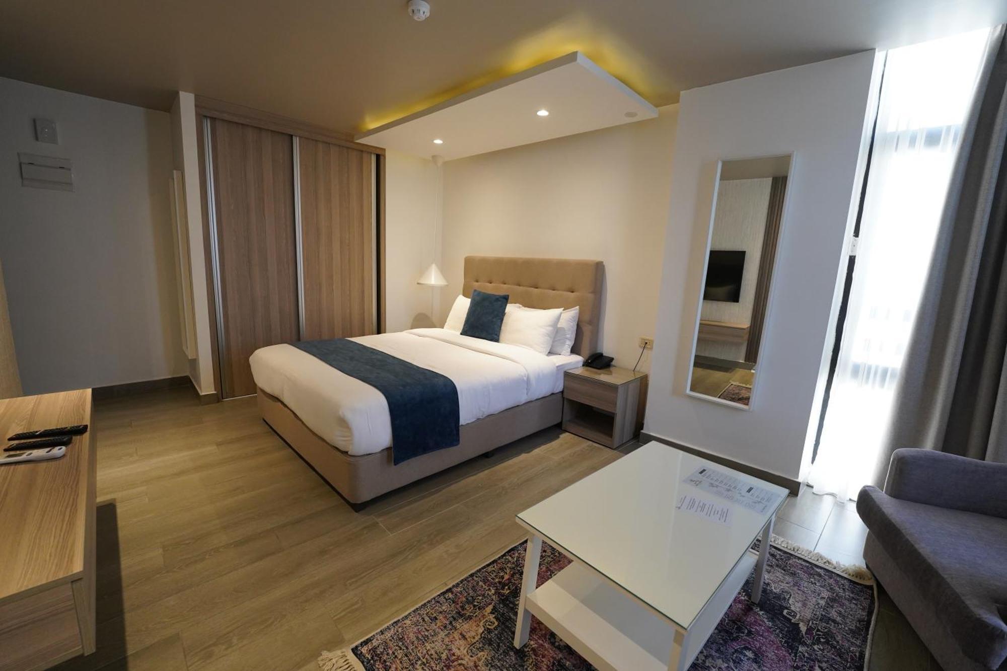 Red Carpet & Hotel 4*