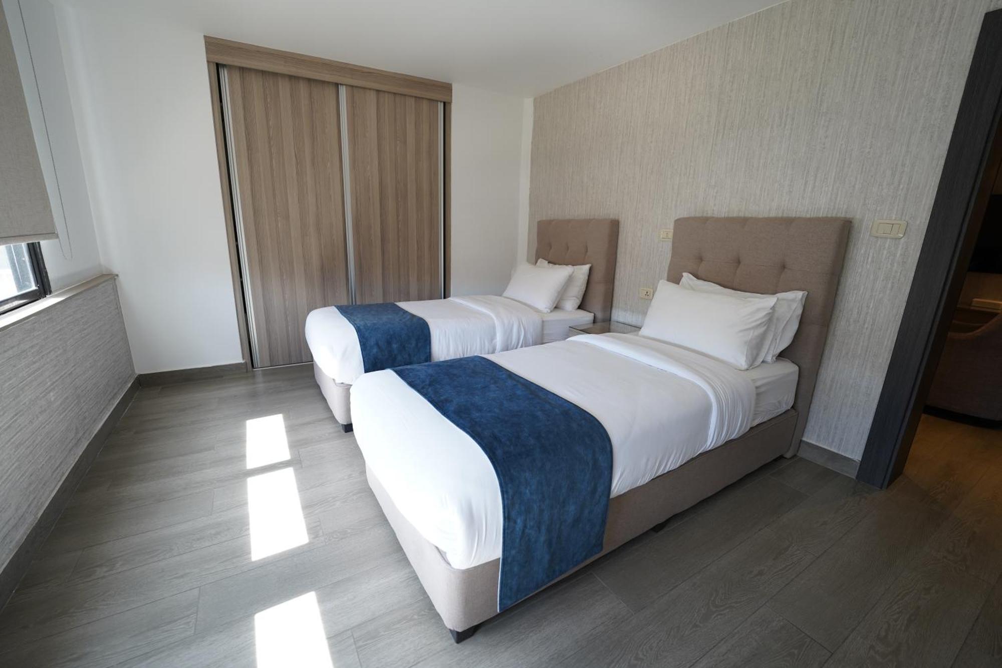 Red Carpet & Hotel 4*
